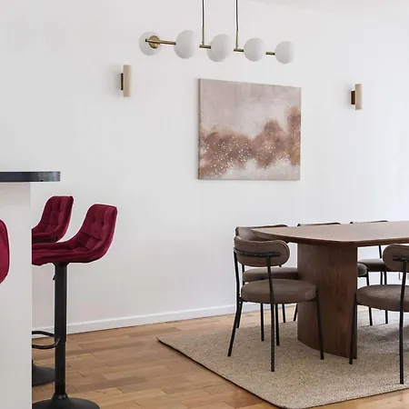 Spacious - Champs Elysees