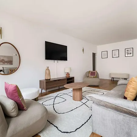 Апартаменты Spacious - Champs Elysees Париж