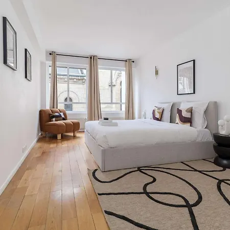 Spacious - Champs Elysees * Париж