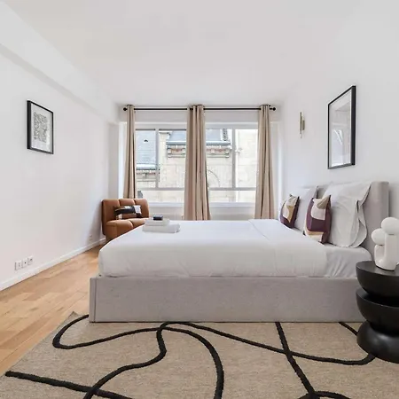 Spacious - Champs Elysees * Париж