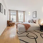 Poeticstay - Champs Elysees Apartment Paris