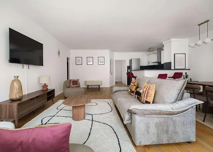 Poeticstay - Champs Elysees Apartment